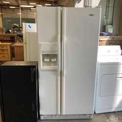 WHIRLPOOL White Refridgerator W/ Ice And Light