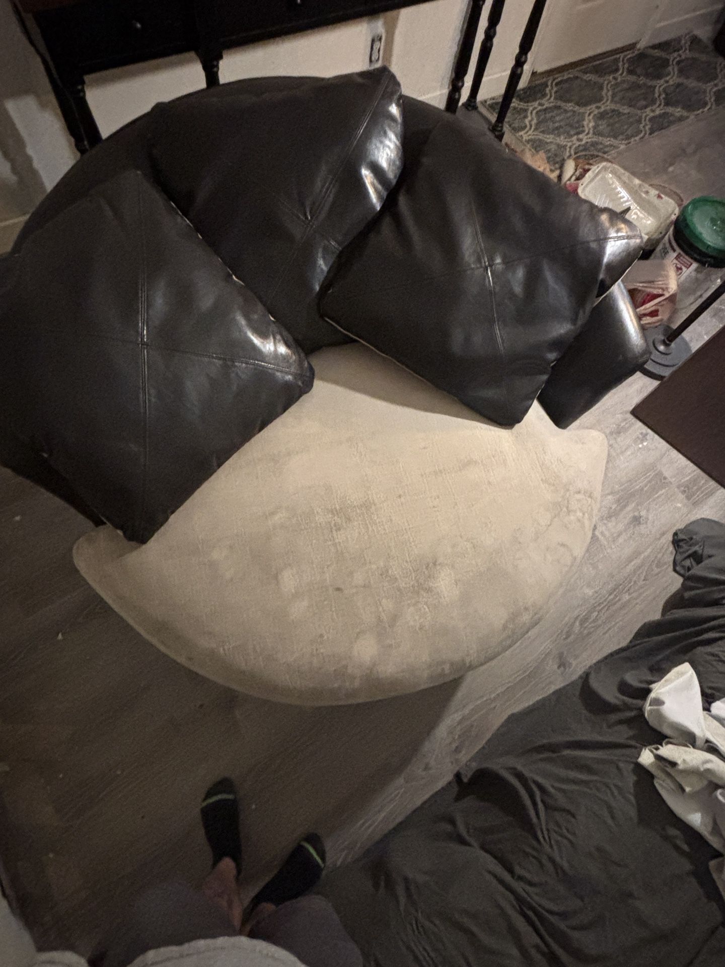 Oversized Round Swivel Chair 