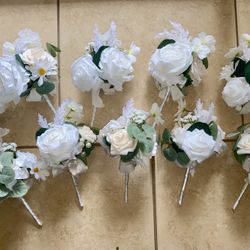 10 flower decorations in white and blush