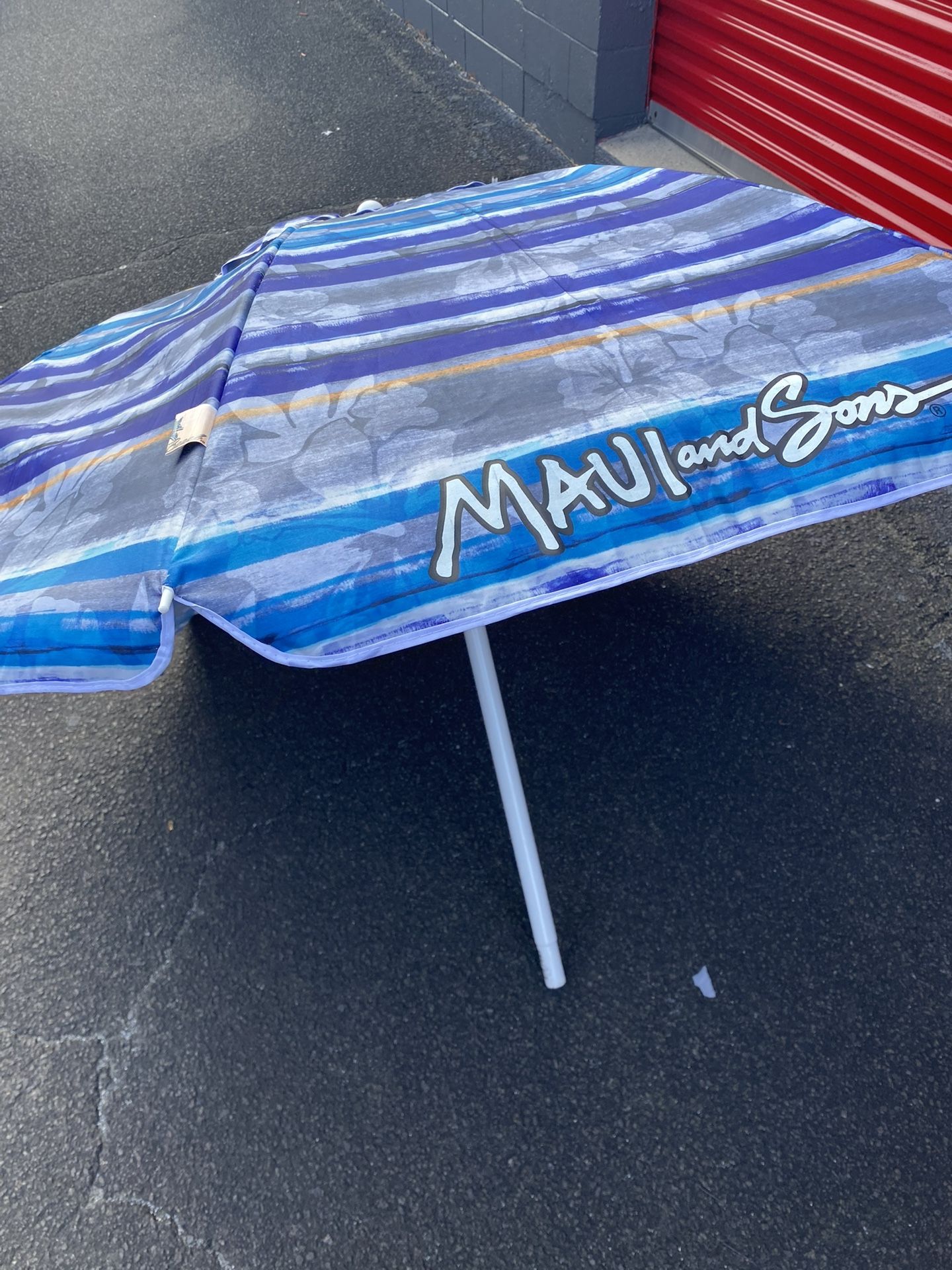Maui & Sons Beach Umbrella and Chair
