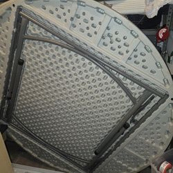 Round utility tables