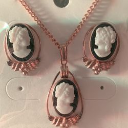Cameo Necklace And Earrings (for Pierced Ears)