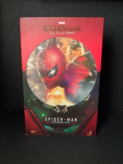 Hot Toys Spider-Man Far From Home Upgraded Suit Figure