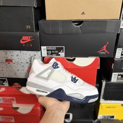Jordan Midnight Navy 4s size 5.5Y VNDS 