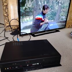 Sony RDR VX560 VHS/ DVD Combo Player Recorder VCR

Plays AND records VHS tapes and dvd's!