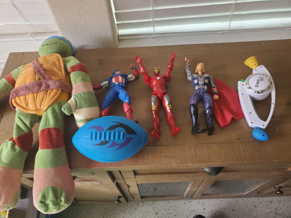Toys: Avengers, Bopit And Ninja Turtle