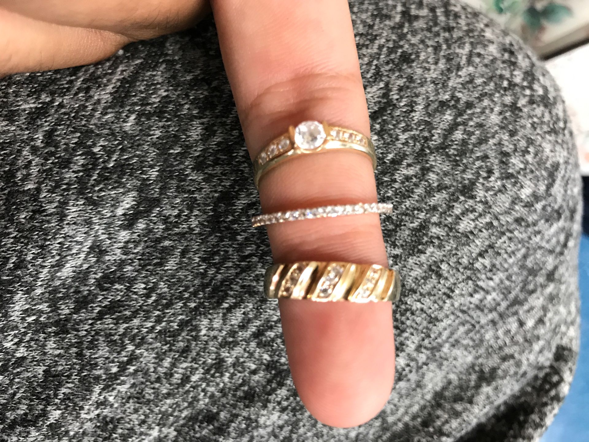 Anillos de compromiso y de matrimonio 14k medida 7 los dos.