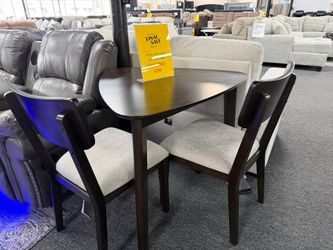 Dining Table Set. 🚚WE DELIVER🚚