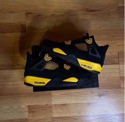 Air Jordan 4 Thunder (Yellow Thunder) – Size 8 Men’s ⚡