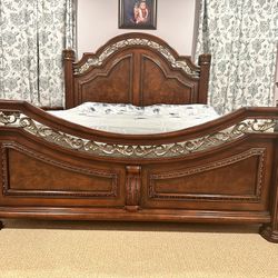Luxury Solid Wood King Bedroom Set