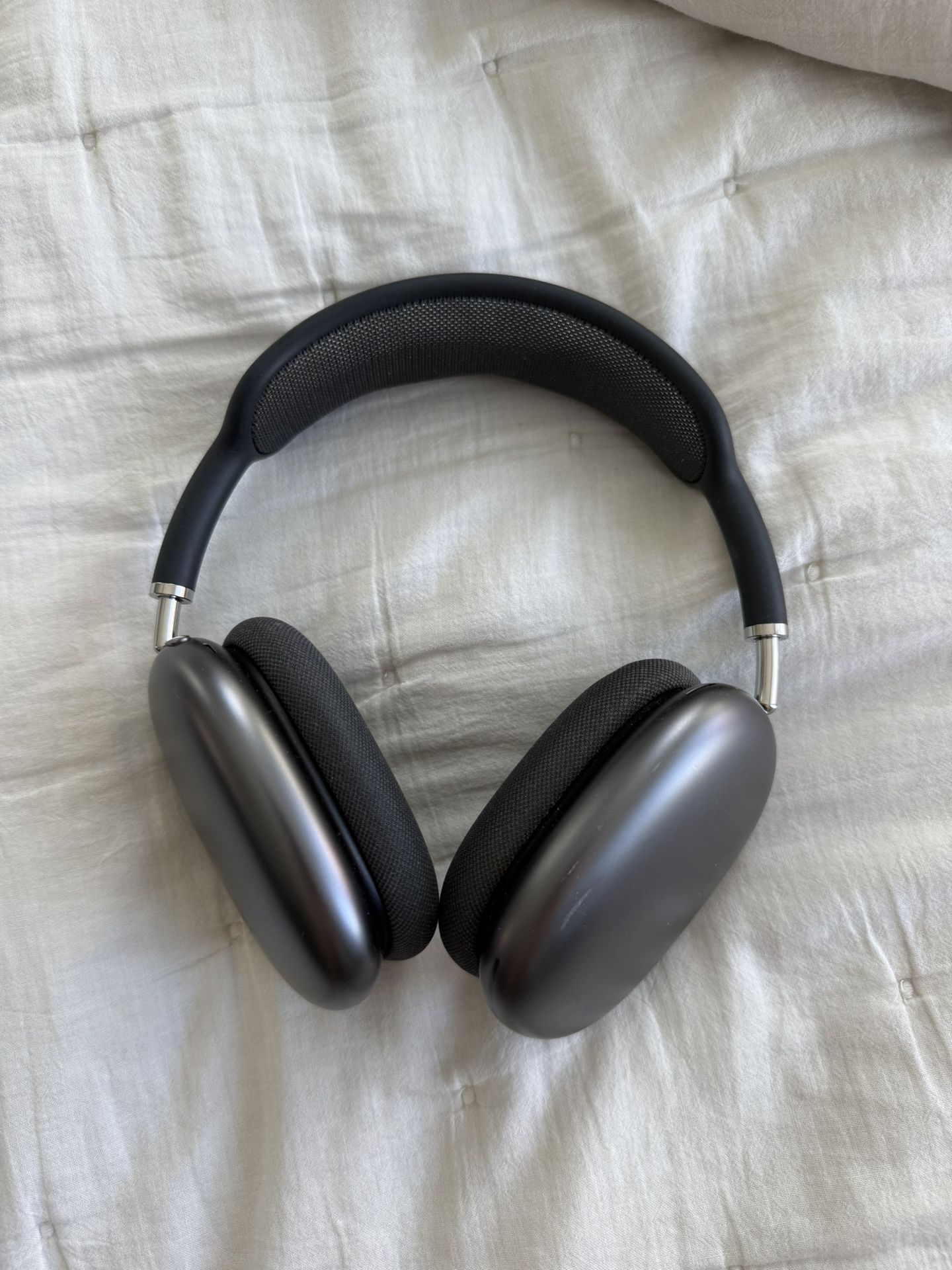 Apple AirPods Max (lightning charger)