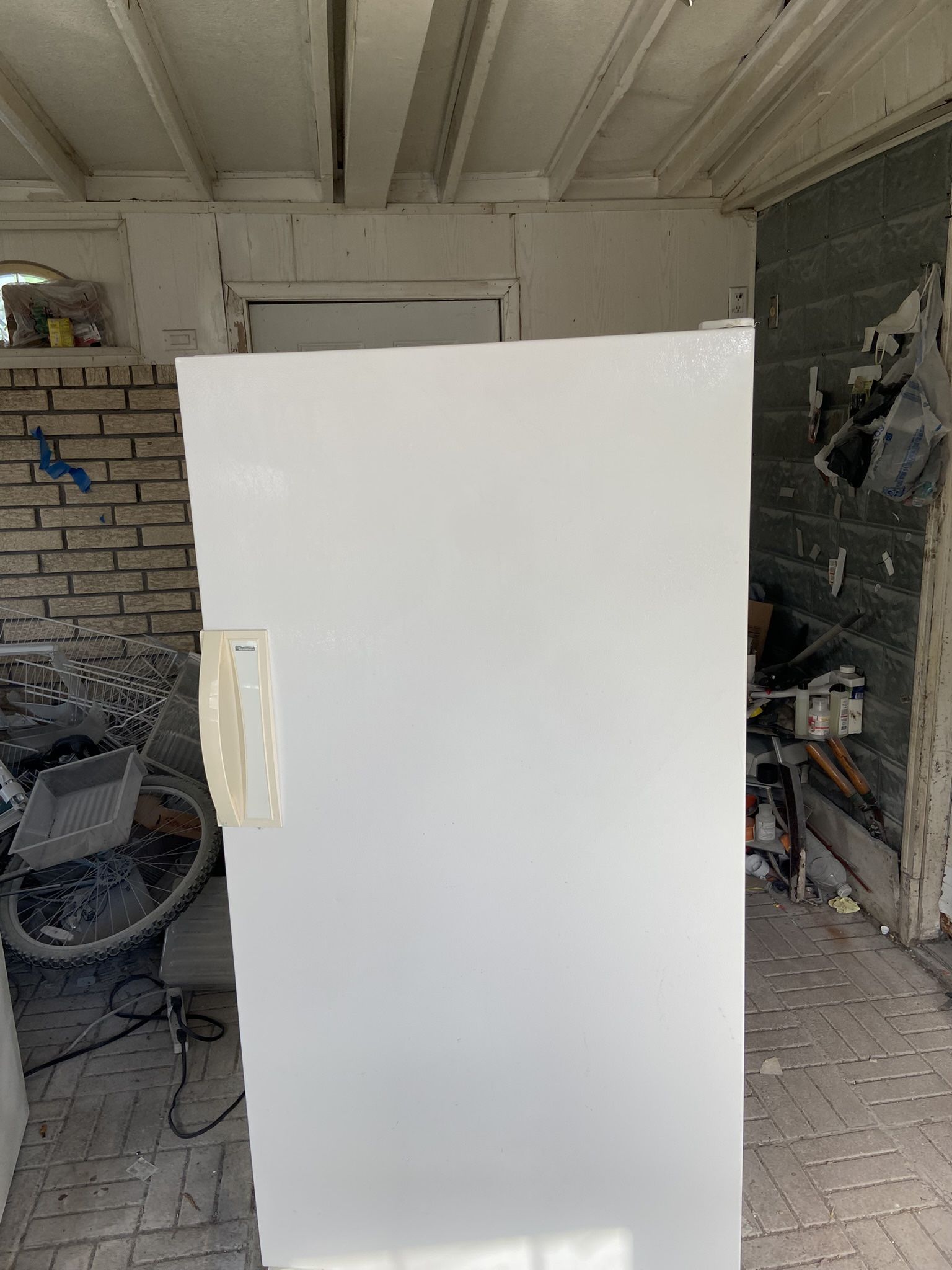🇺🇸EXCELLENT RUNNING WHITE 17.3 cu ft. UPRIGHT FREEZER❤️RUNS LIKE BRAND NEW😇ITS BEEN CLEANED IN & OUT🎉ALL ALL SHELFS & DRAWERS, NOTHING MISSING.