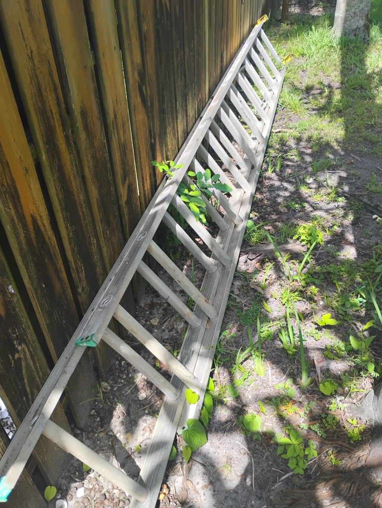28 Ft Aluminum Ext Ladder