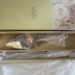 Leno Set Cutting Cake 