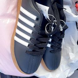 New kids shoes Size 3.5