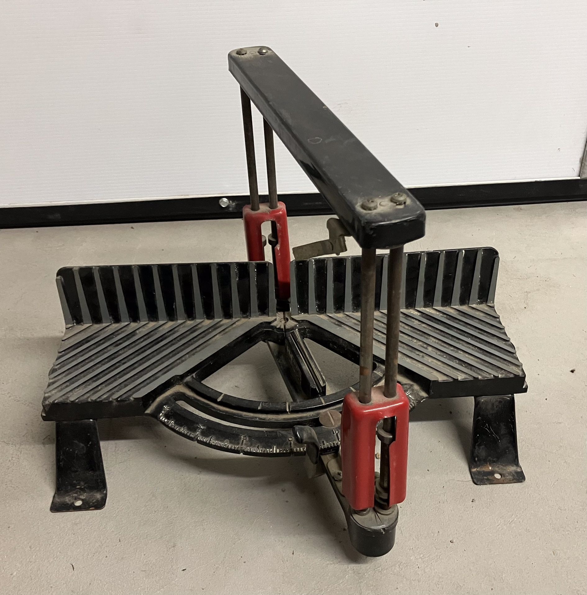 HM Hempe Miter Box With Guide