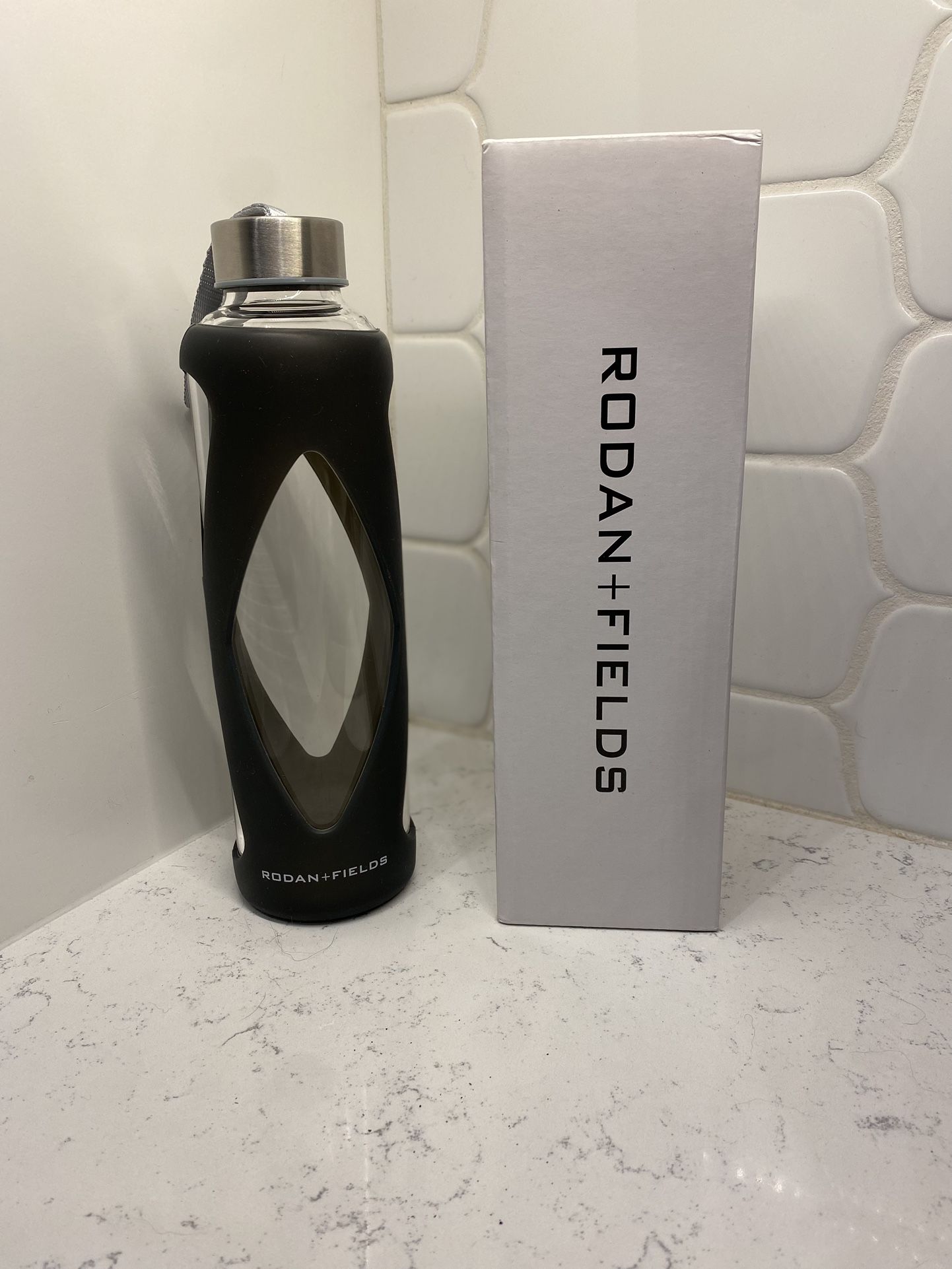 RODAN + FIELDS WATER BOTTLE *New