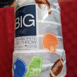 FOOTBALL THROW BLANKET. 5' X 6'.