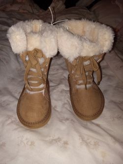Brand New Faux Fur Boots Size 6 in Toddler From  Old navy 