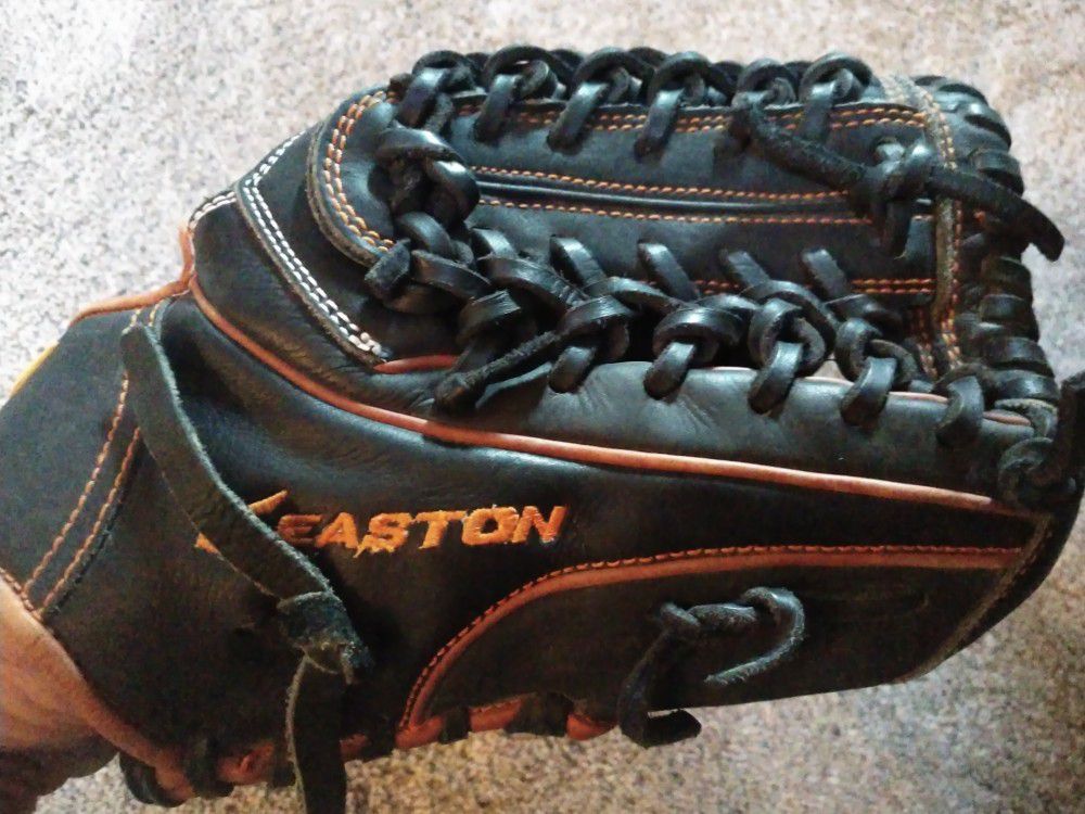 Easton Baseball/softball glove