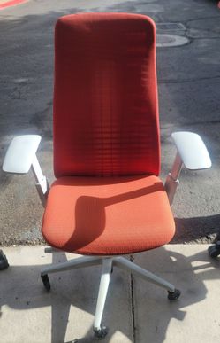 Haworth Fern Executive Office Desk Gaming Chairs