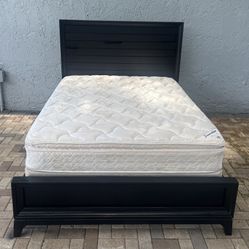 Nice Queen size bed, mattress and boxspring included. Strong and resistant. I can deliver for an additional cost. The bed is in good condition 