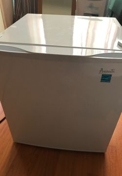 AVANTI MINI REFRIGERATOR