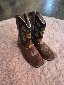 Girl Cowboy boots size 3