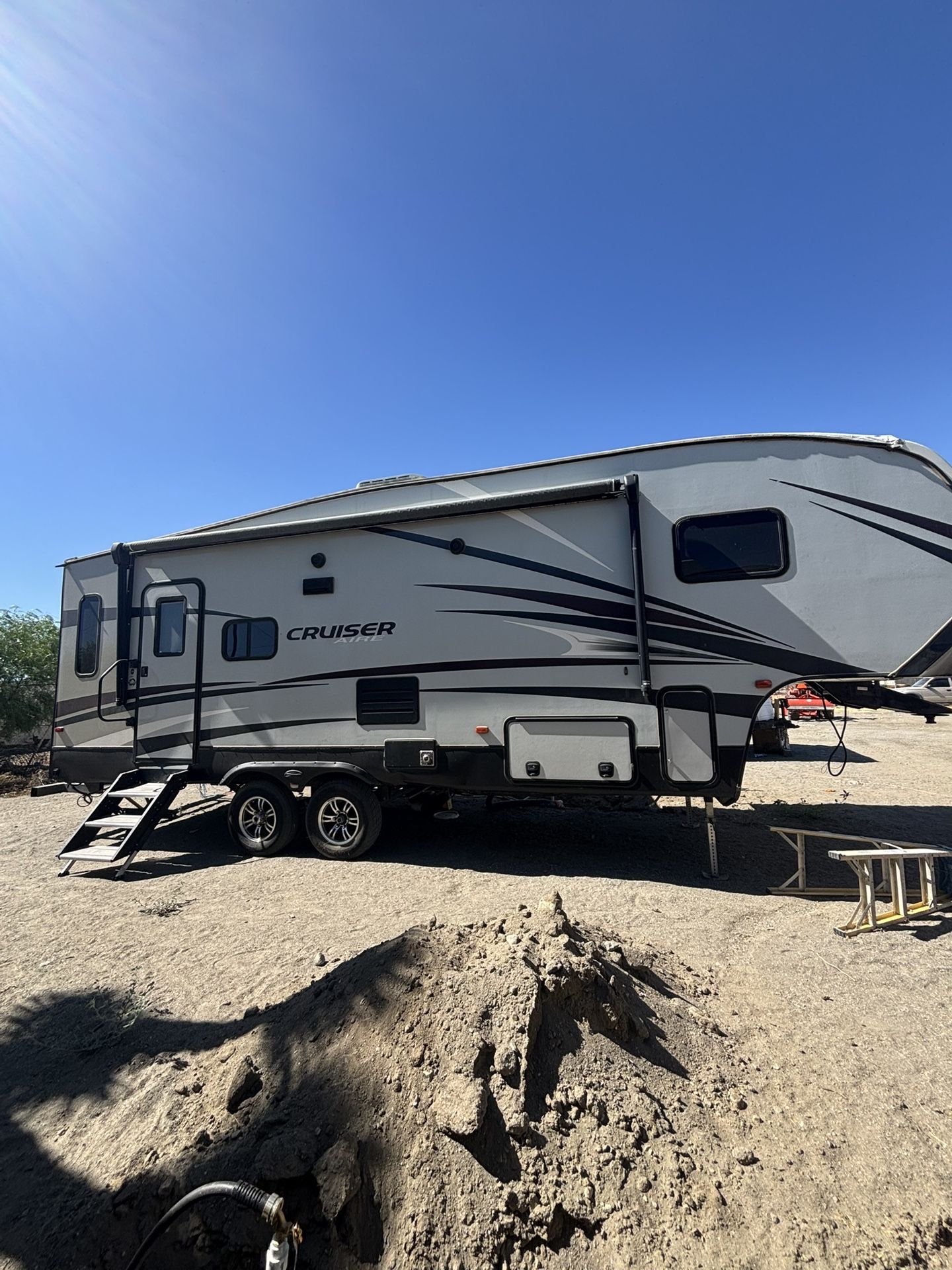 5th wheel rv/camping trailer