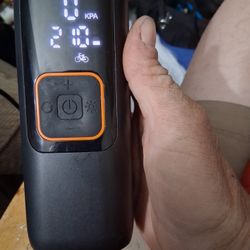 Portable Tire Pump / Portable Charger / Flashlight 