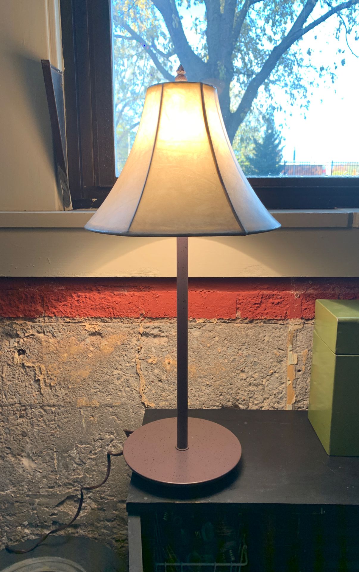 Pull chain table lamp