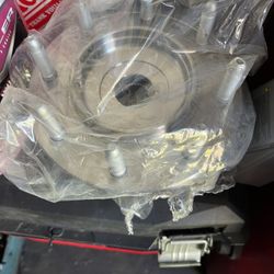 2012 Chevy Silverado 2500 4x4 Front Wheel Baring 