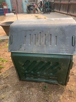 Rubbermaid Compost Bin