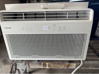 Vissani Air Conditioner 5000btu With Remote. Works Good And Cold