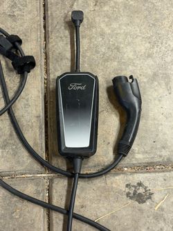 Original Ford mobile EV charger (0EM)Original Ford Mobile EV Charger (OEM)