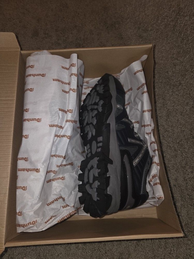 Brand New Never Worn MENS Dunham Size 11 Medium Width Shoes
