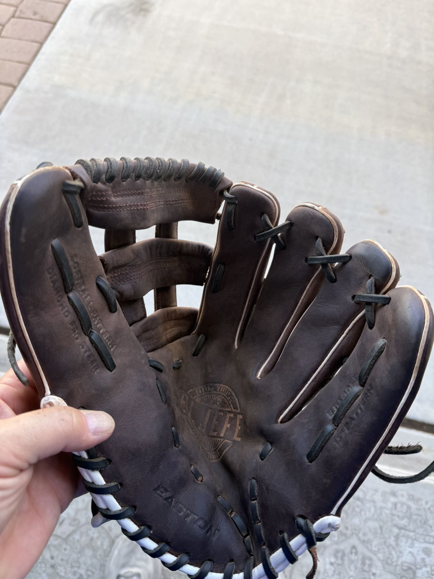 Easton “El Jefe” softball Glove