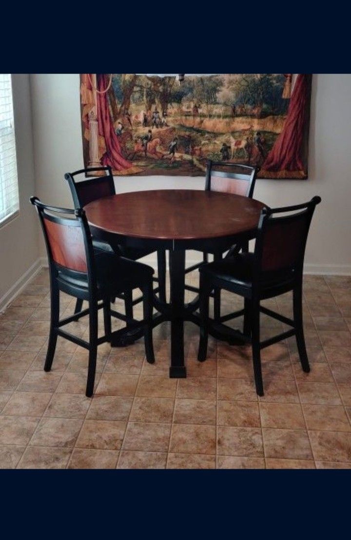 Kitchen Table & Chairs. NEED GONE