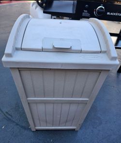 Suncast Trashcan Hideaway Outdoor 33 Gallon Garbage Trash Waste Bin, Cyberspace