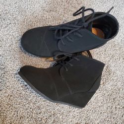 Girls Black Boots Size 1.5