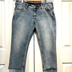 Silver Suki Capri Womens Light Wash Jeans Size 32