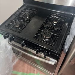 Frigidaire Stove & Refrigerator 