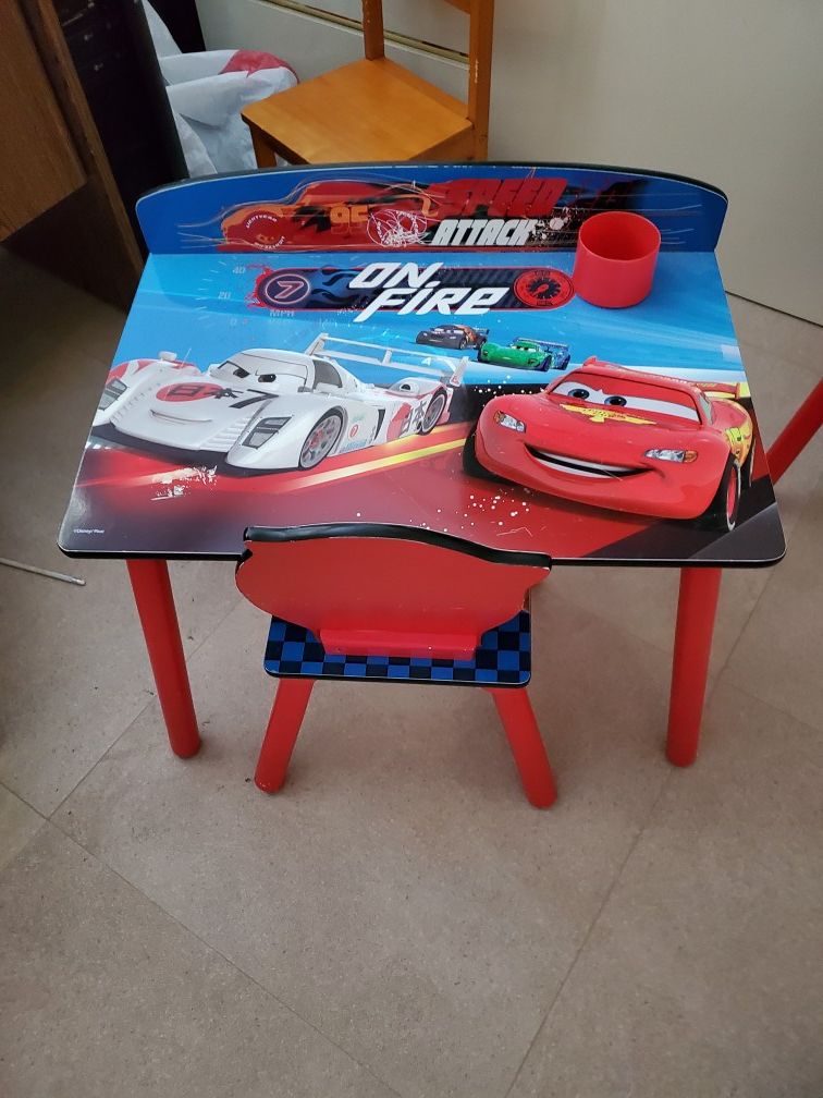 Kids desk