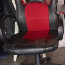 Polar Aurora Office Chair PU Leather Racing Style Computer Gaming Chairs Adjustable Swivel Desk Chair Red
 $60 OBO