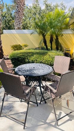Patio dining table set