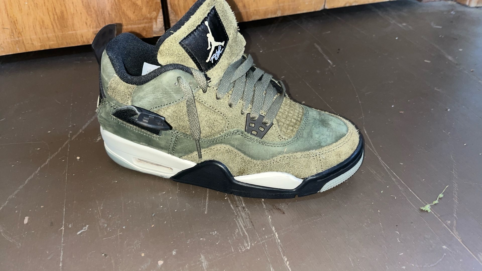 Jordan 4 Olive Green Youth 6.5 Us