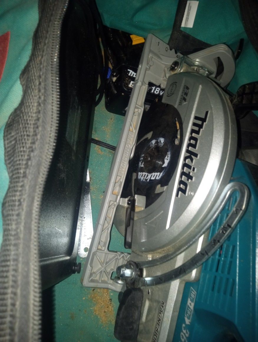 Makita Saw 18 Volt Battery Operated