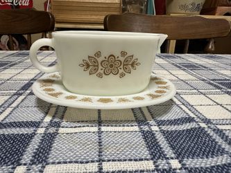 Vintage Pyrex Butterfly Gold Gravy Boat With Underplate 