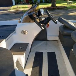 2002 Triton TX 17' bass boat