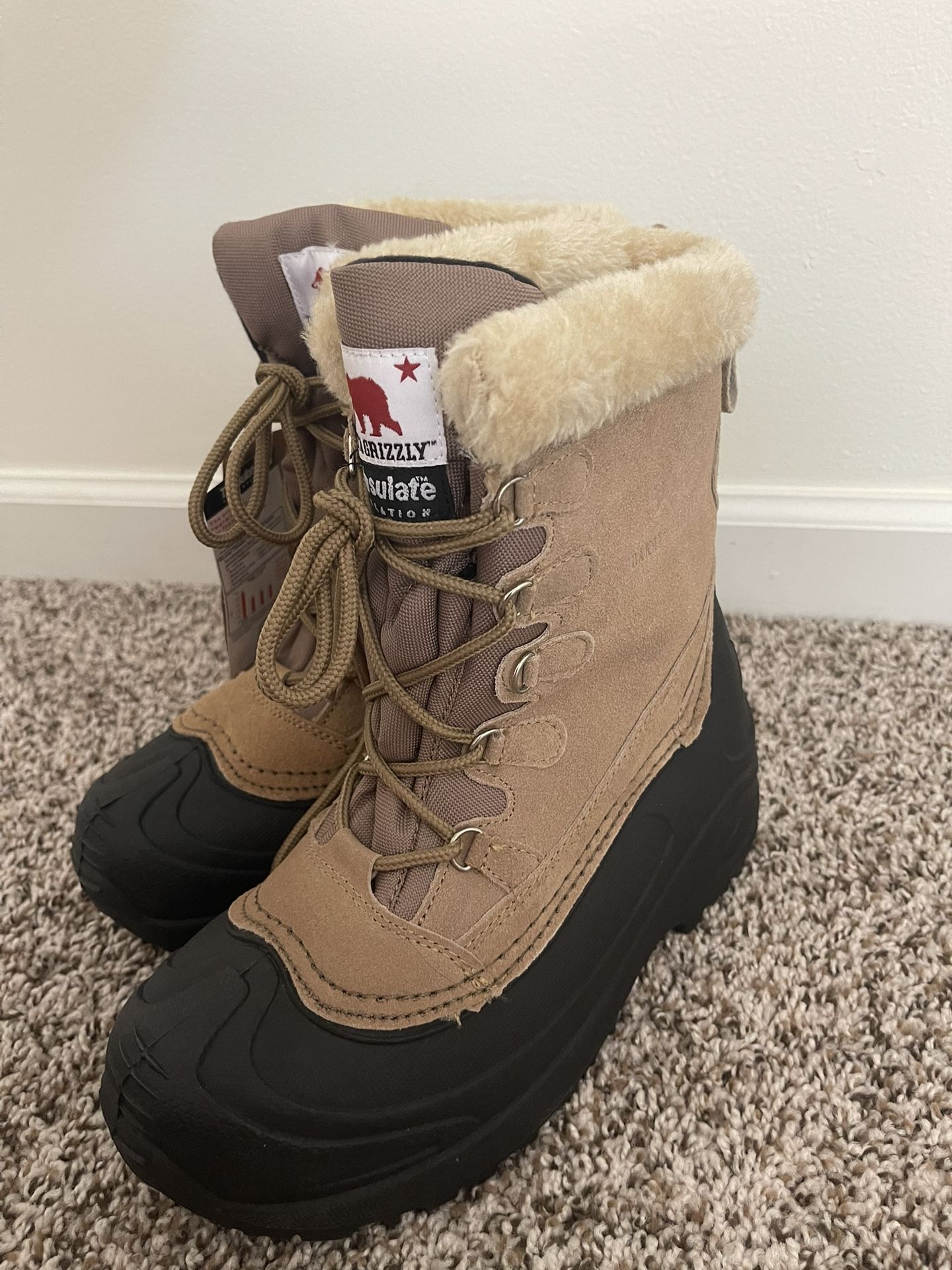 Women’s Snow Boots Size 8